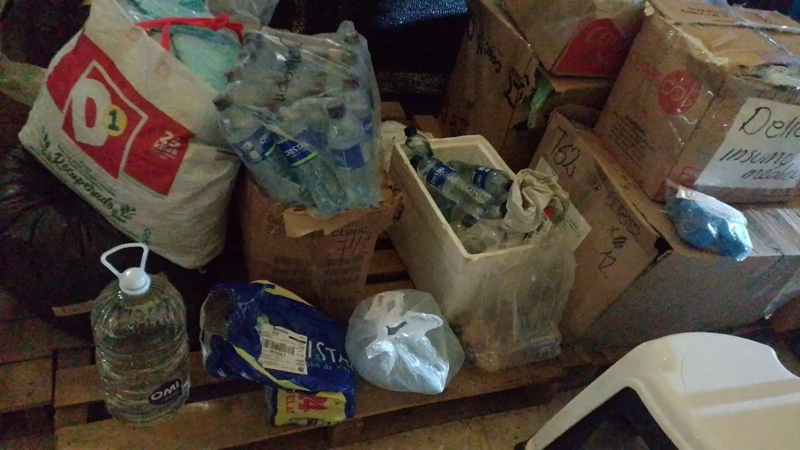 Entrega donación de agua a punto médico en Parque Olaya