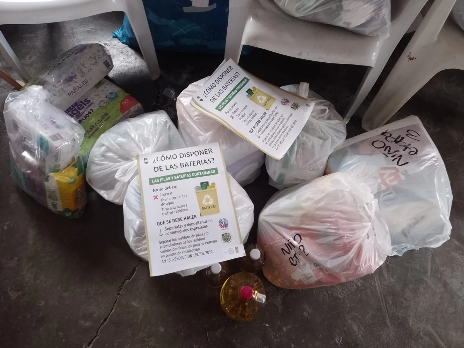 Entrega donaciones punto de acopio Tribunas